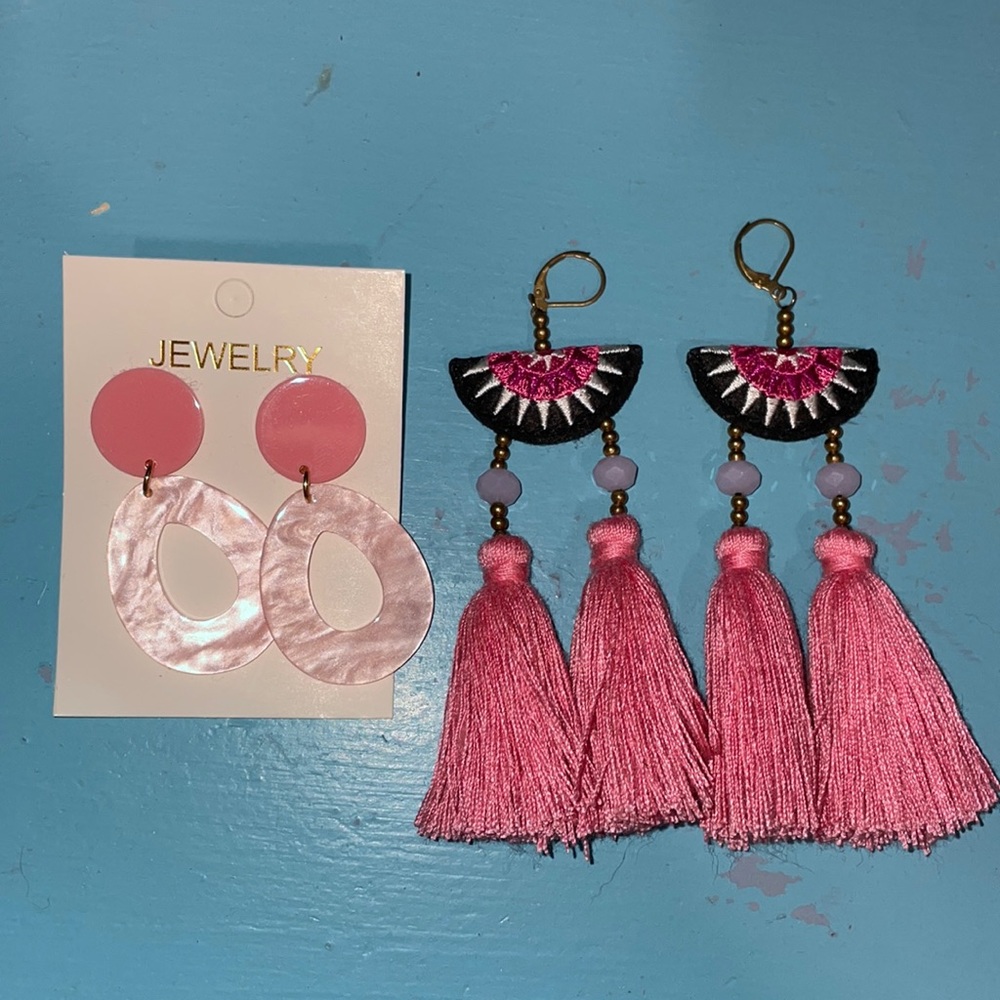 Pair of 2 pink earrings🌸💓